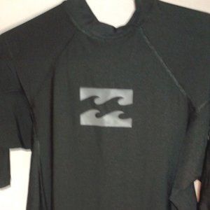 Men's Billabong Rashguard NWT (size 36-40)